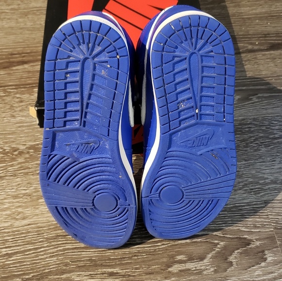 Air Jordan 1 Retro High OG - Picture 3 of 4